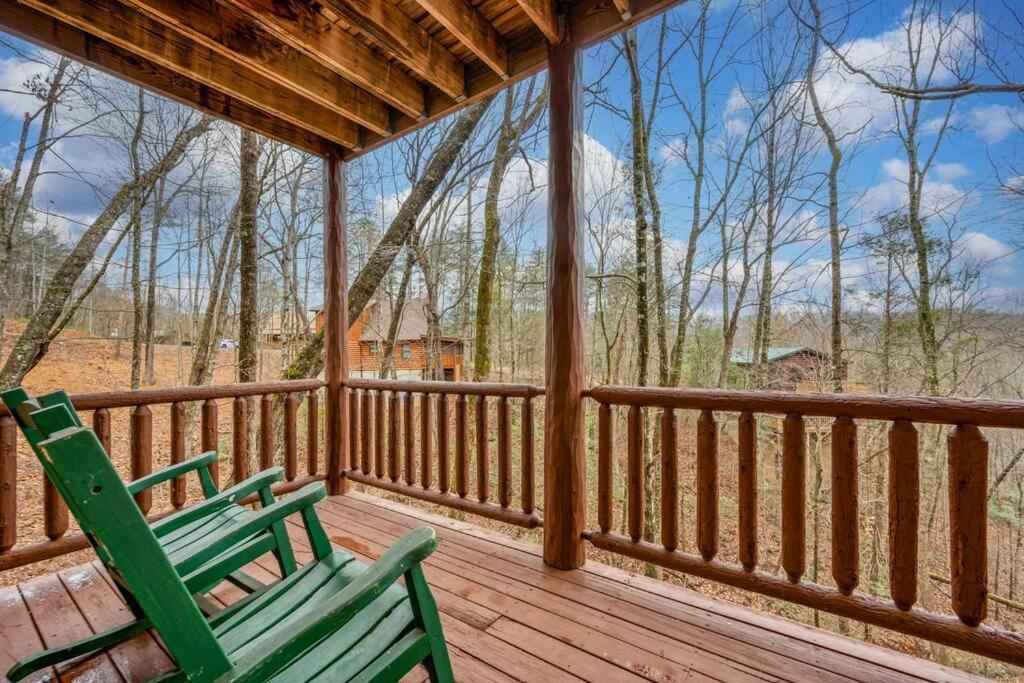 Log Cabin, Hot Tub, Fireplace, Pool Table & Views! Sevierville Exterior foto